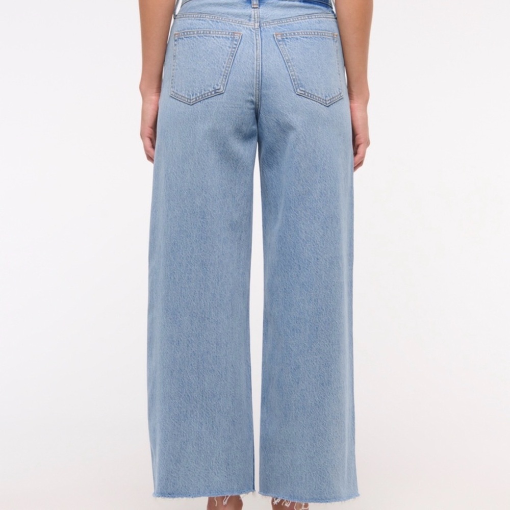 Abercrombie & Fitch High Rise Cropped Wide Leg Jean - Picture 3 of 6